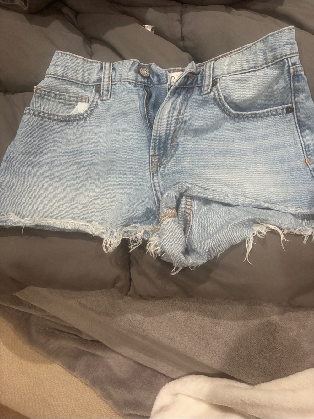Light Wash Frayed Hem Denim Shorts - Unbranded